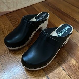 Sandgrens Black Leather Clogs for Women